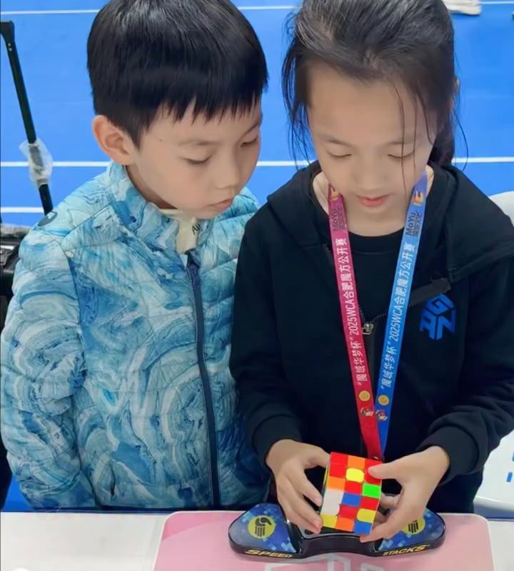 2 world record holders. 1 cube.