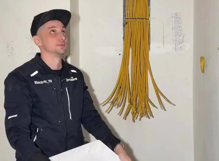 A perfect, neat, immaculate wiring installation