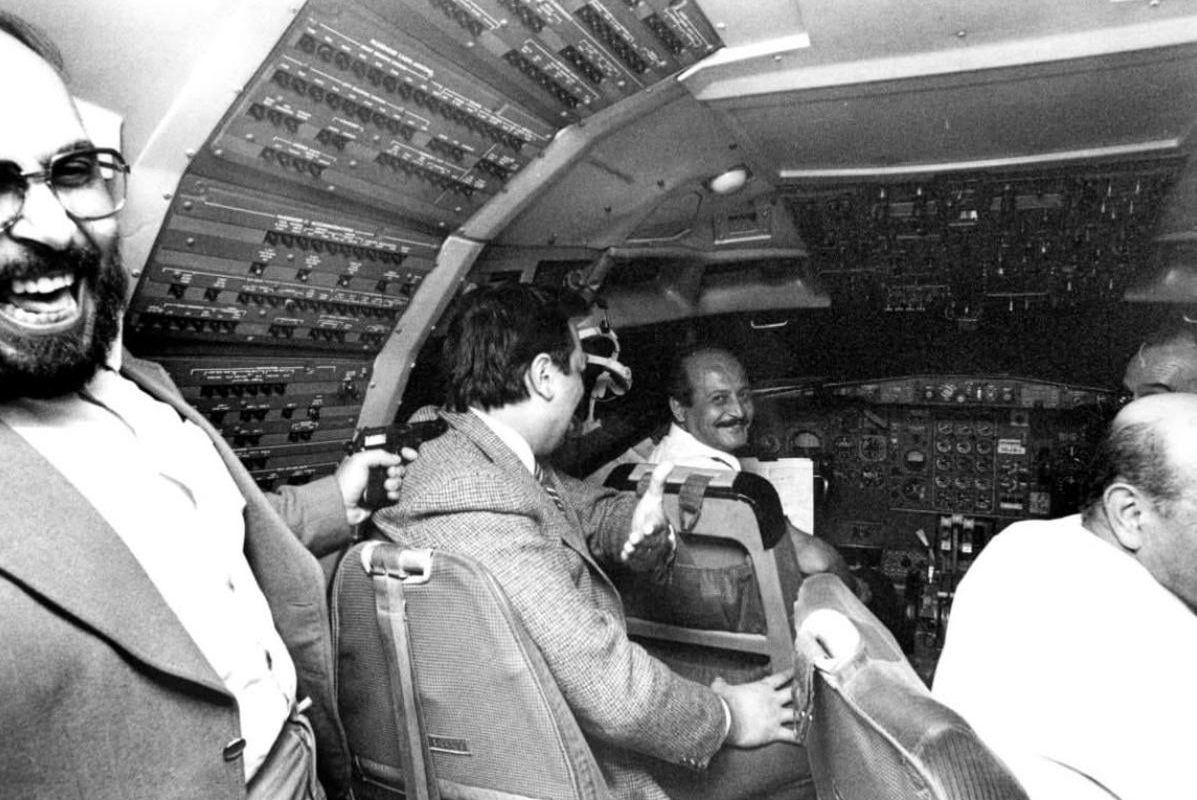 A real photo from the hijacking of a Turkish Airlines flight from Munich to Ankara. 1980