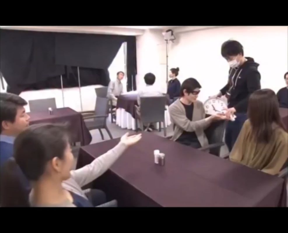 A restaurant in Japan did an experiment to show how fast virus spreads.