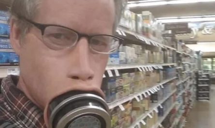 A special effects artist made a mask for himself during the pandemic, and it's look super wild.