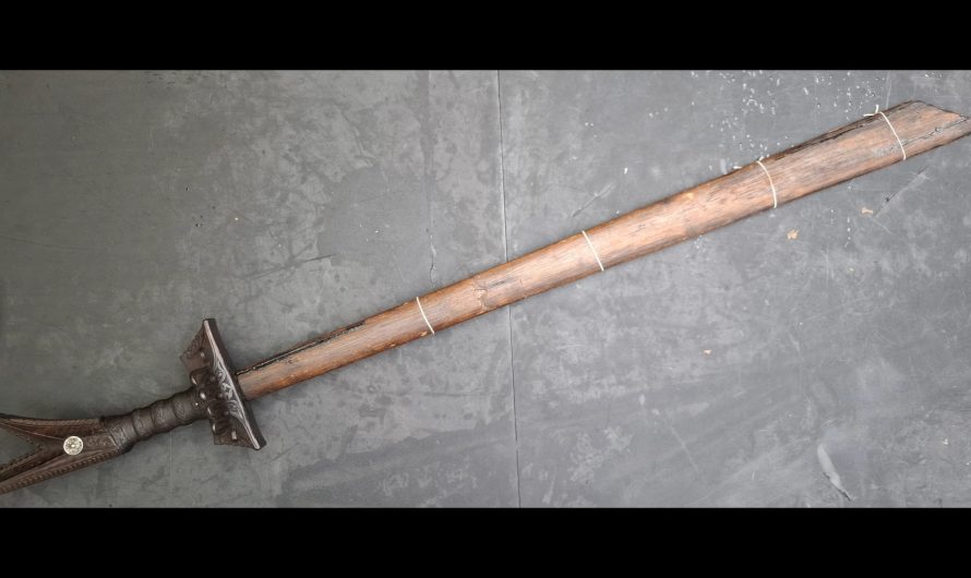 An antique sword that literally cuts right out of its scabbard: the Moro Kampilan.