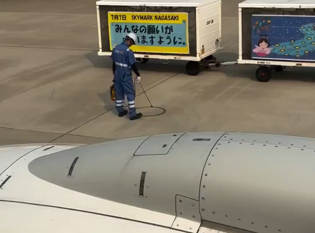 An artist at the Nagasaki Airport