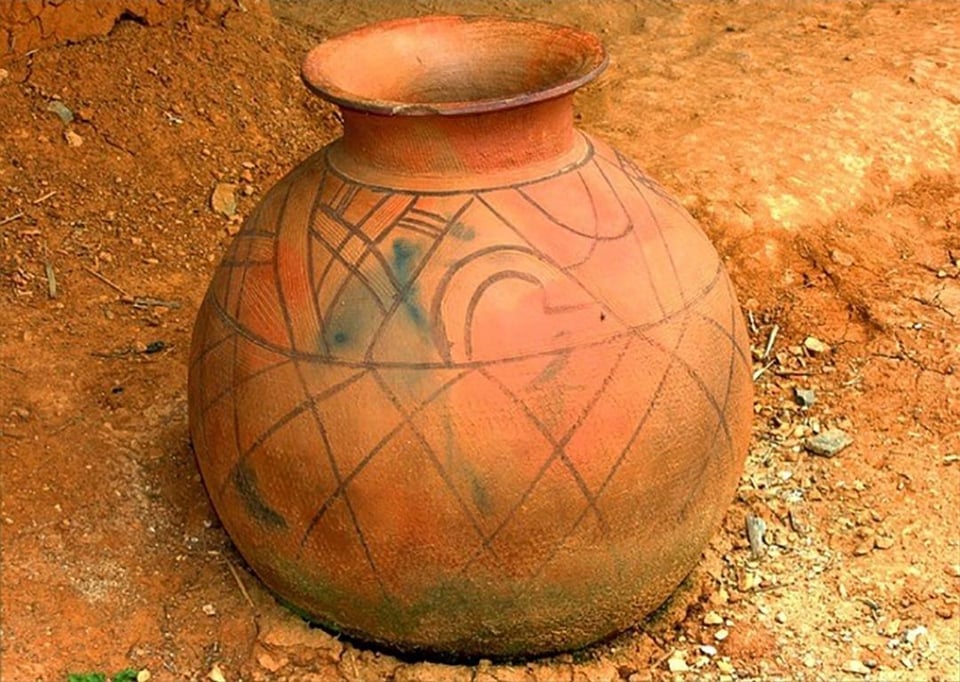 Archaeologists found 3,000-year-old honey in Egyptian tombs — still perfectly edible.