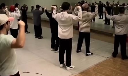 Behind the scenes process of creating Daft Punk's "Around the World" (1997)