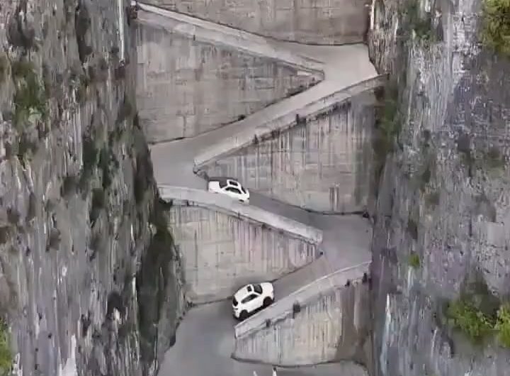 Behold the Lingpaishi Zigzag Road in Wuxi, Chongqing.