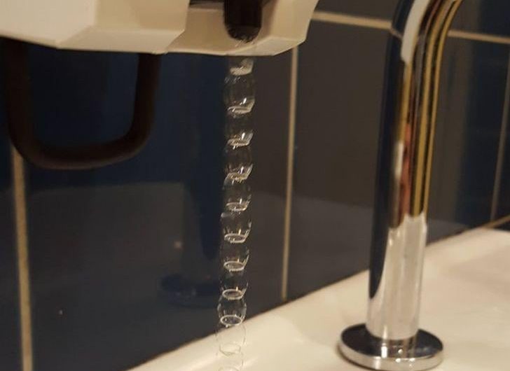 Bubble stream from a soap dispenser
