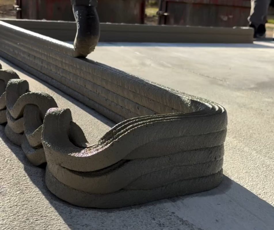 Building concrete structures with machine.