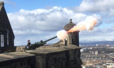 Cannon firing at Edinburgh Castle
