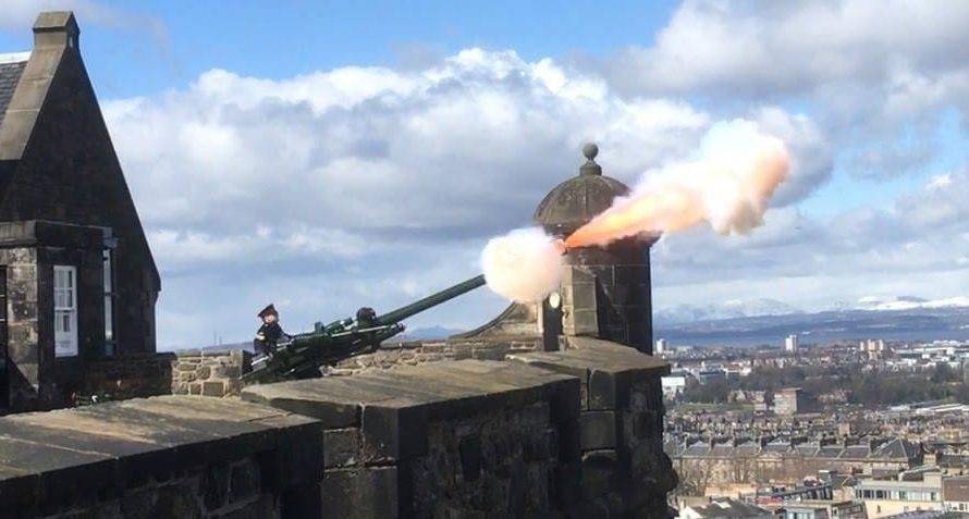 Cannon firing at Edinburgh Castle