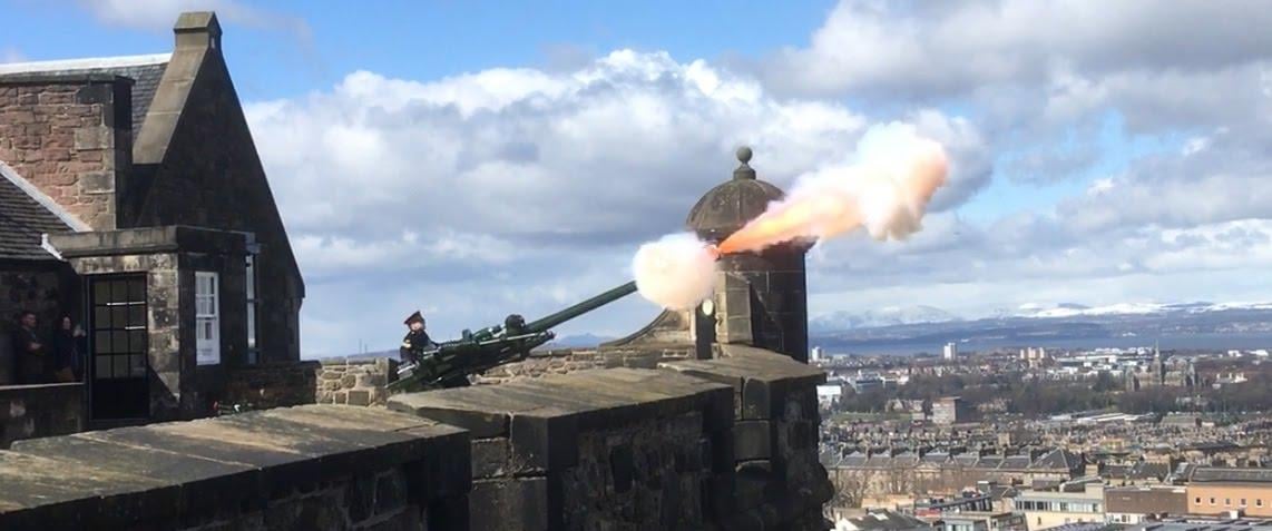 Cannon firing at Edinburgh Castle