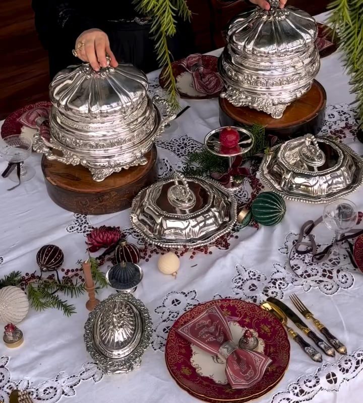 Does anyone else find satisfying how this antique tableware comes to life when food is placed on it?