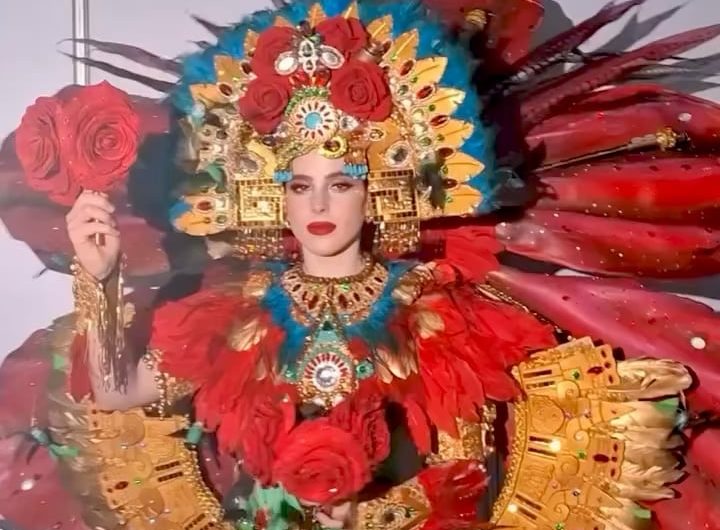 Fátima Bosch 🇲🇽just won Ms. Universe yesterday, and this post is all about her incredible national costume (polemics of this contest aside) 𝙓𝙤𝙘𝙝𝙞𝙦𝙪𝙚𝙩𝙯𝙖𝙡 by @fernandoortiz.atelier