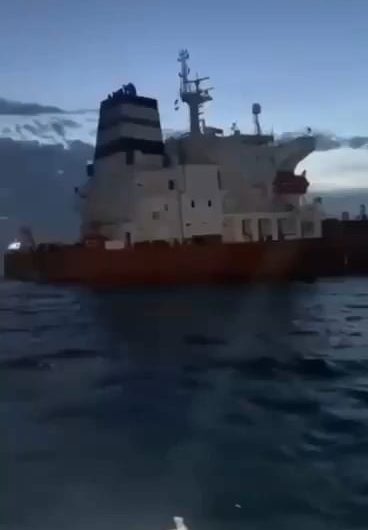 Footage of the Russian shadow fleet “Mersin” sinking off the coast of Senegal. The tanker moved from the port of Taman in the Black Sea to Africa.