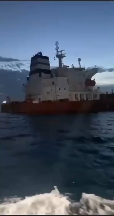 Footage of the Russian shadow fleet "Mersin" sinking off the coast of Senegal. The tanker moved from the port of Taman in the Black Sea to Africa.