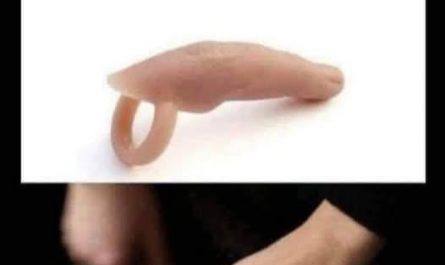 Found this online… apparently these ‘extra fingers’ are becoming a thing now??