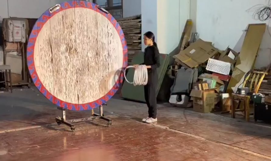 His knife throwing skills are next-level!