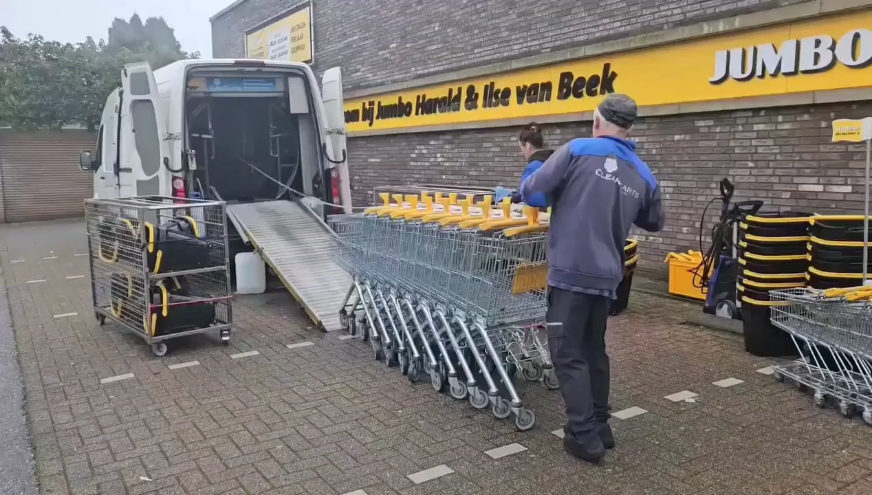 How shopping carts are cleaned in Europe