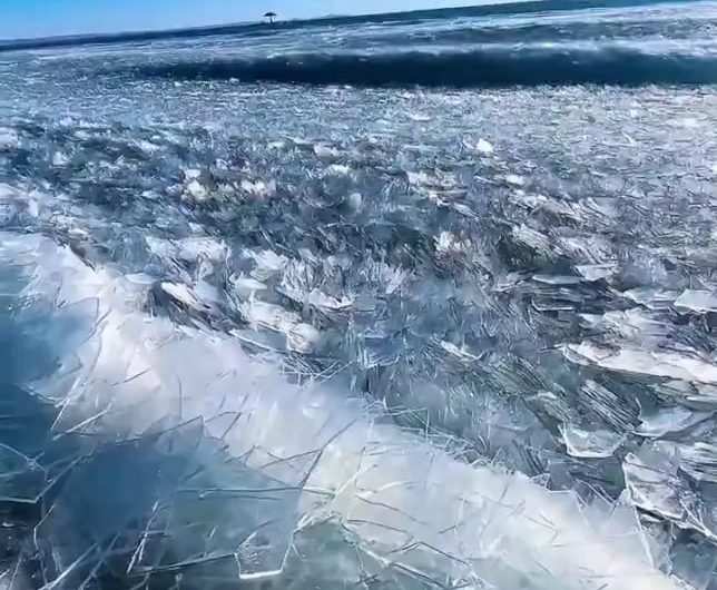 Hulun Lake, the largest in Inner Mongolia, is renowned for its spectacular “ice-racing” phenomenon