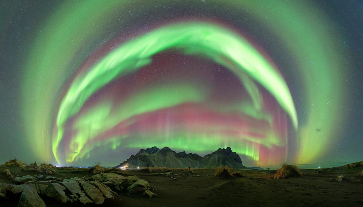I captured a massive aurora eruption above Vestrahorn