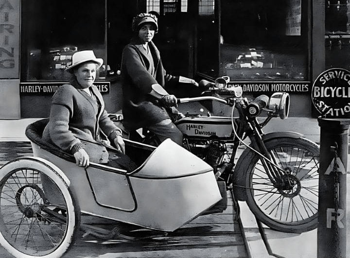 In 1915, Effie Hotchkiss bought a new Harley-Davidson and attached a sidecar to carry her mother, Avis, as a passenger. The pair then set out from Brooklyn to see the Panama Pacific International Exhibition in San Francisco.
