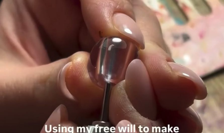 Incredible Miniature Art: Watching a Tiny 3D Painting Being Created Inside a Clear Bead