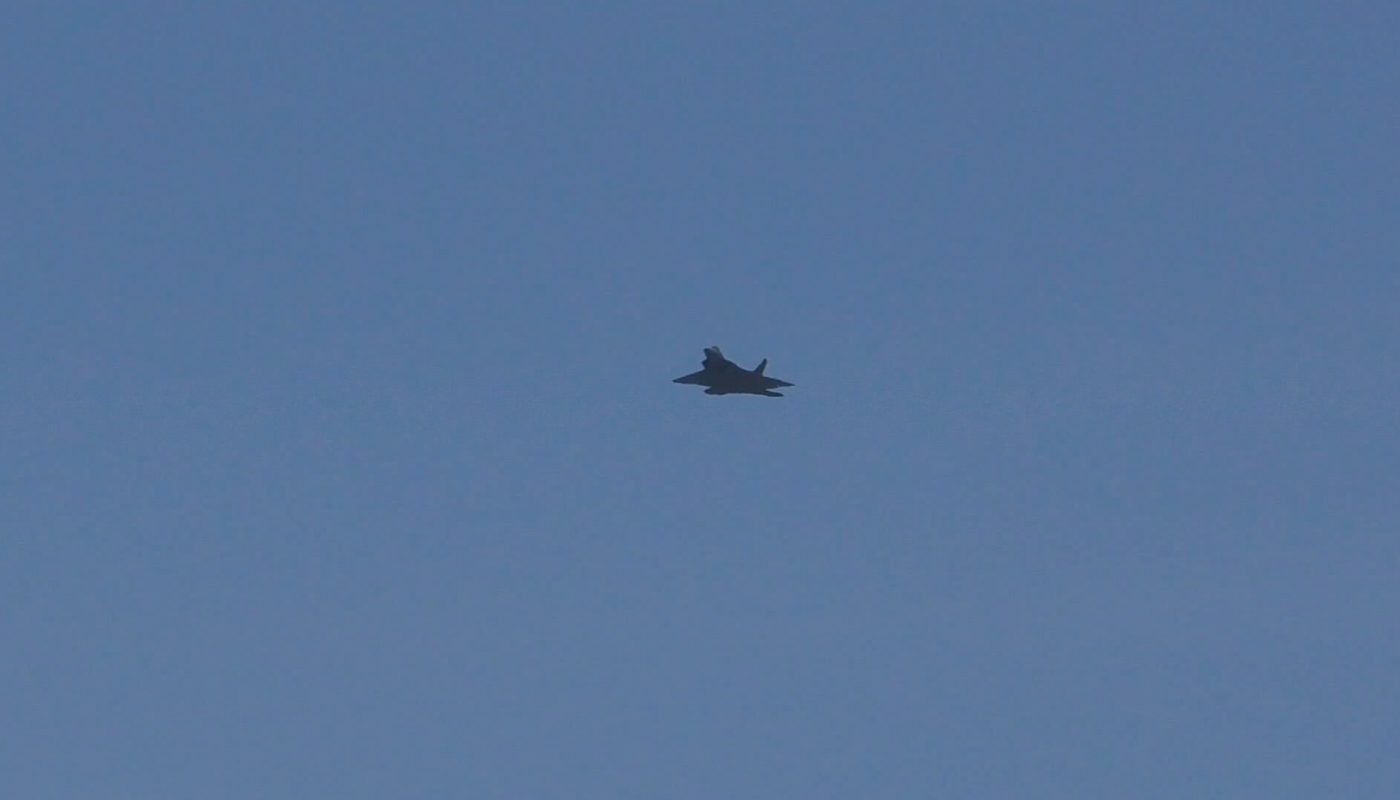 Insane F-22 Cobra and Flare Maneuver