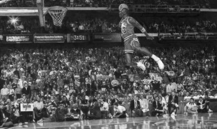 It took an artist over 250 hours to complete this pencil art.