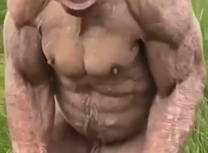 Jambo, the dominant male chimp at Twycross Zoo in the UK. Alopecia runs on his mother’s side of his family, which made him gradually lose all his hair. He’s also missing an ear because of a fight, a very common occurance in chimp groups