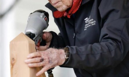 Jimmy Carter had brain cancer in 2015, broke his hip in 2019, and later that year he needed 14 stitches after a fall. The next day, at 95, he was back building homes for Habitat for Humanity. Great leader !