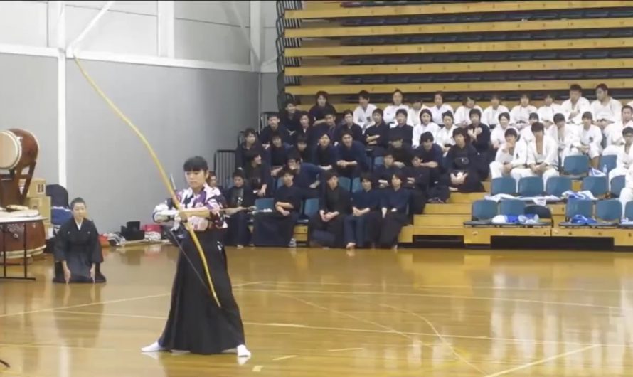 Kabura-ya (鏑矢) is a Japanese arrow used by the samurai in feudal Japan. Its sound was created by a specially carved bulb of deer horn attached to the tip & believed to chase away evil spirits before the battle 🔊