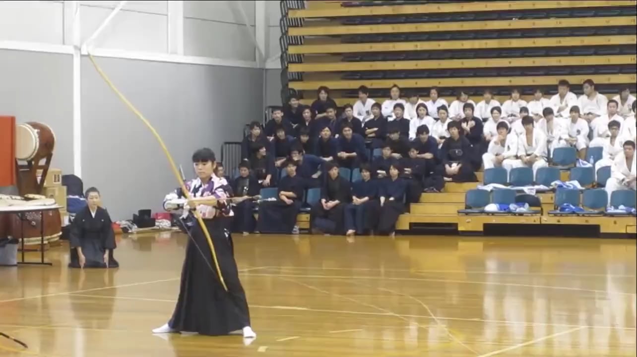 Kabura-ya (鏑矢) is a Japanese arrow used by the samurai in feudal Japan. Its sound was created by a specially carved bulb of deer horn attached to the tip & believed to chase away evil spirits before the battle 🔊