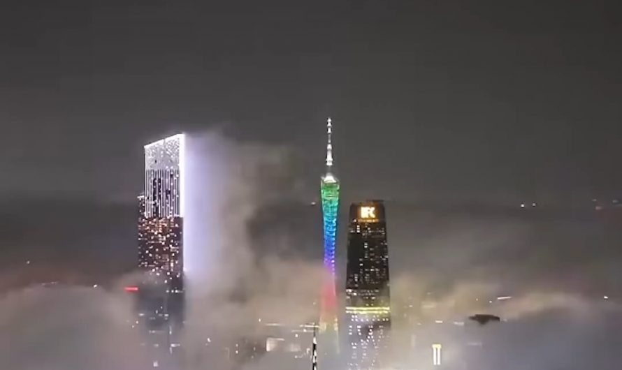 Lightning striking Canton Tower, Guangzhou