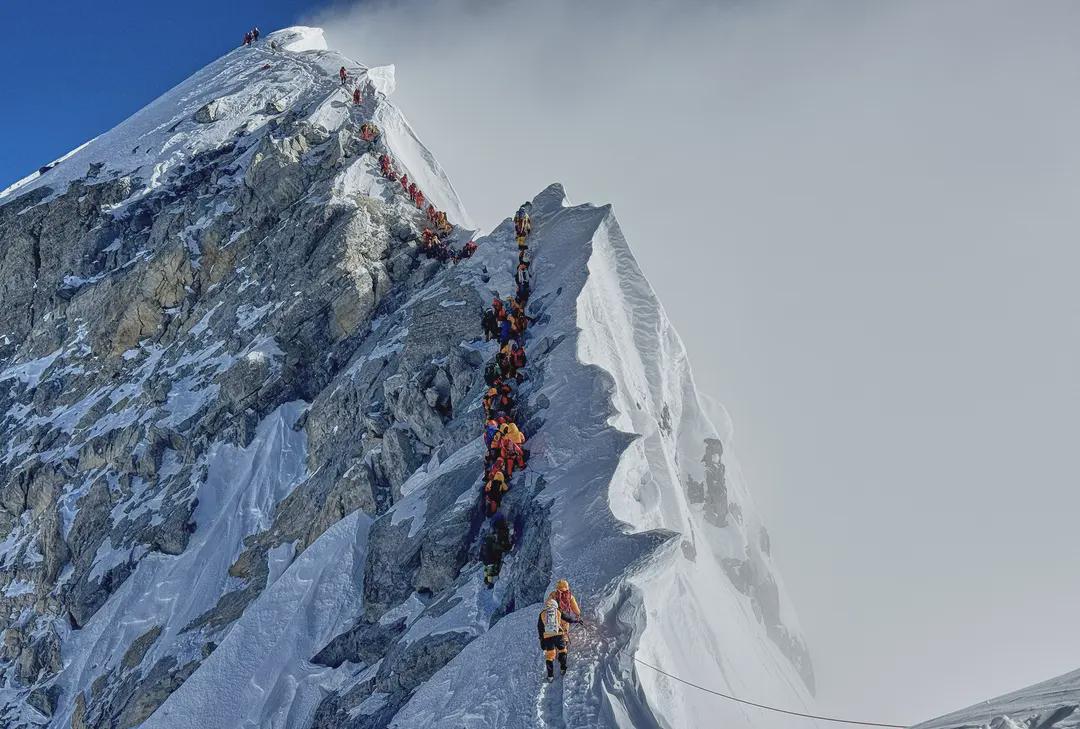 Long queue on Everest for the summit push