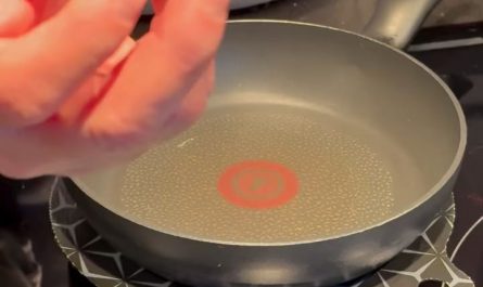 Marshmallow net in a frying pan