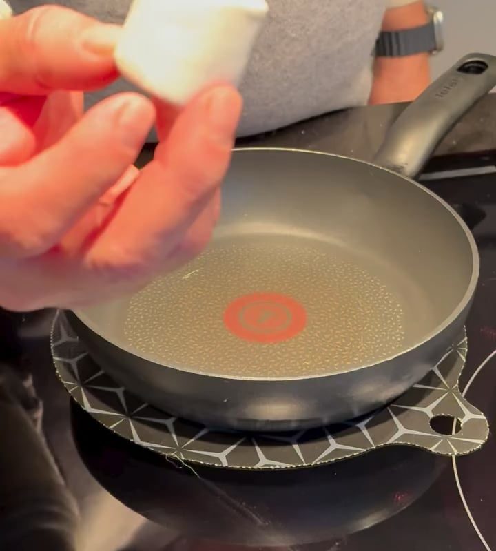 Marshmallow net in a frying pan