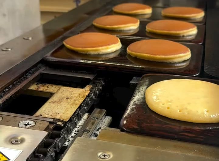Pancake conveyor in Japan