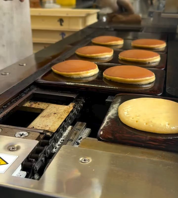 Pancake conveyor in Japan
