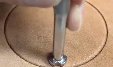 Place decorations in a circle