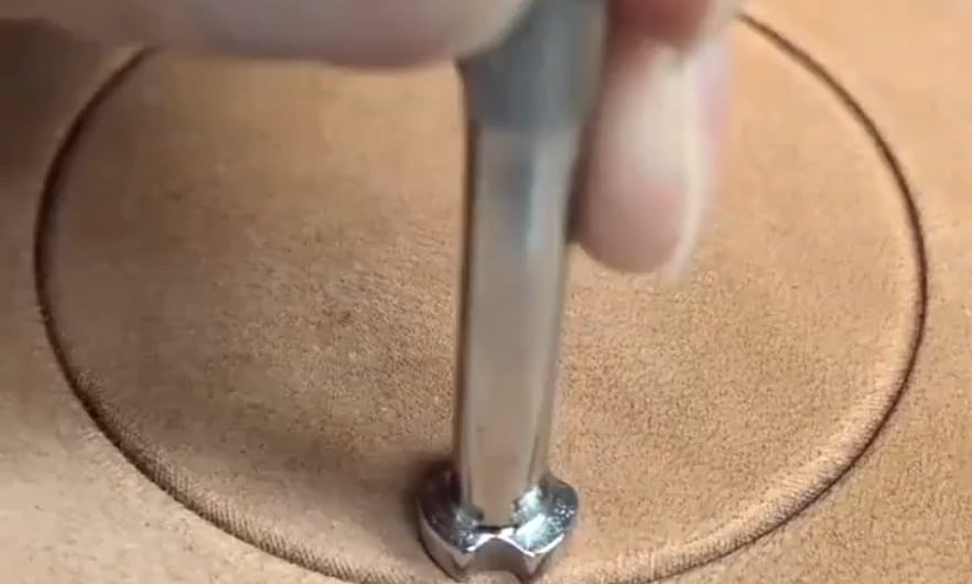 Place decorations in a circle