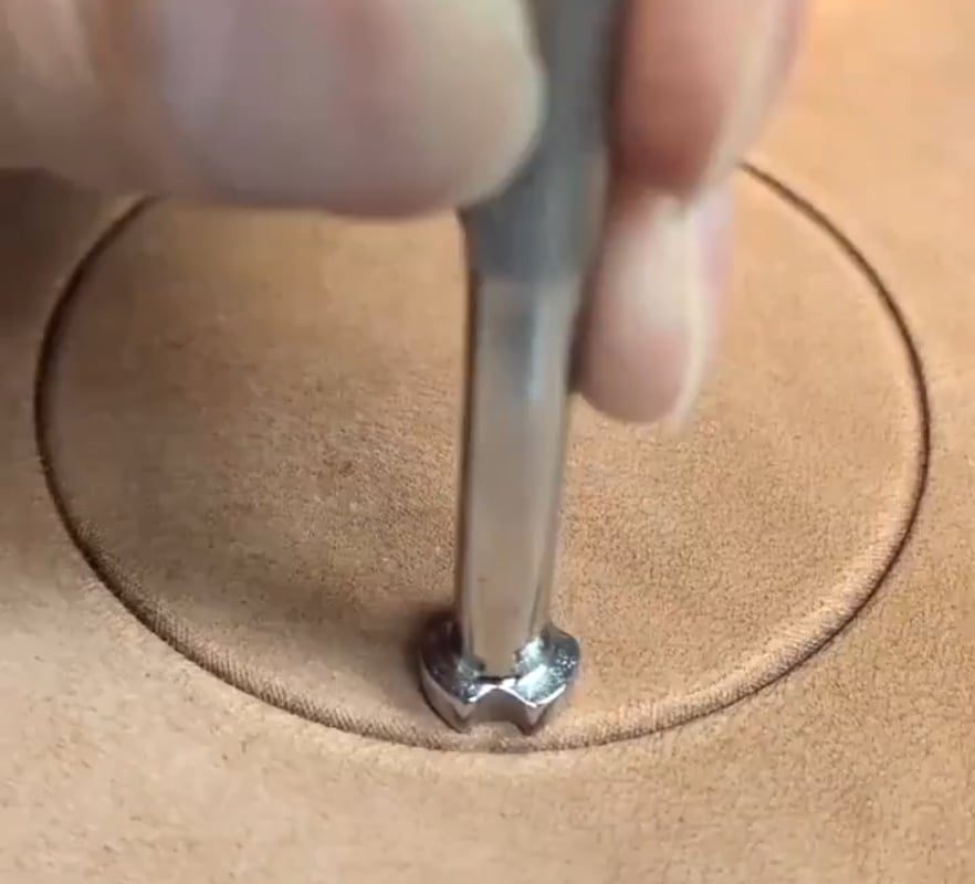 Place decorations in a circle