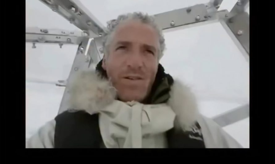 Polar Bears are one of the only creatures that naturally hunt Humans… Watch as this one tries to break into this BBC Cameraman’s glass box.