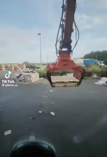 Precision work with a grabber – and the mopping is …