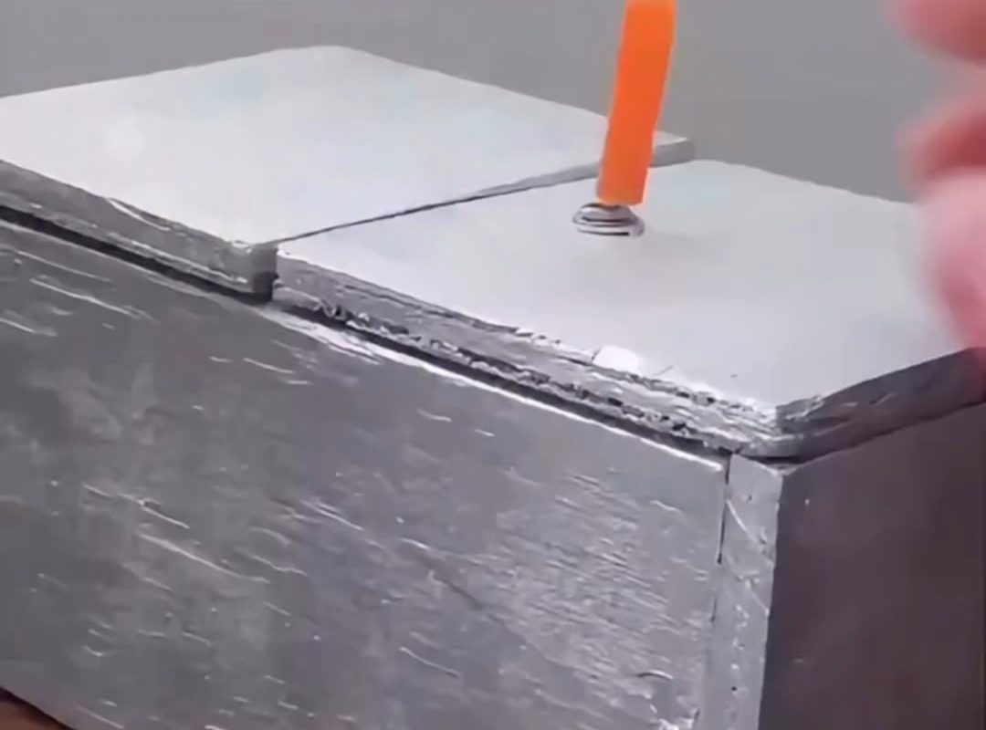 Push the orange thing. Wait for box to open and push it back. Rinse and repeat.