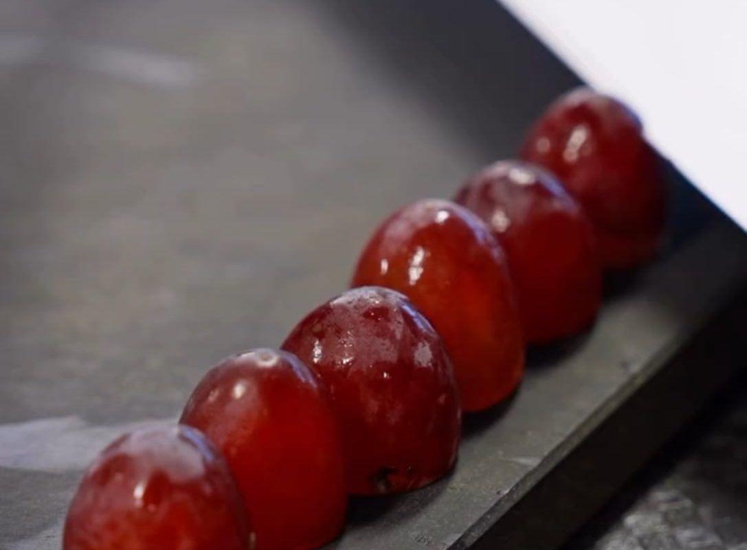 Sharp knife vs grapes