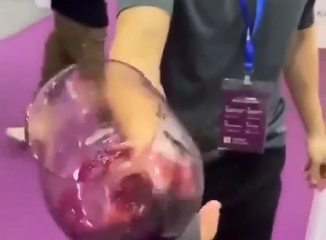 Swirling wine using a rotating wineglass