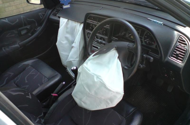 TIL in 1990 the first ever car crash between two cars with airbags happened. A 1989 New Yorker and a 1990 Chrysler Le Barron.