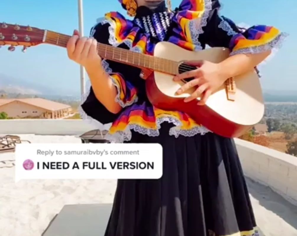 That dress, the flow, the colours