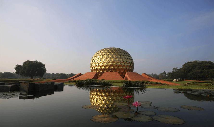 The Auroville Dome of India houses one of the largest optically perfect glass globe in the world and a Heliostat. It is known for it’s serene and quiet atmosphere for meditation.