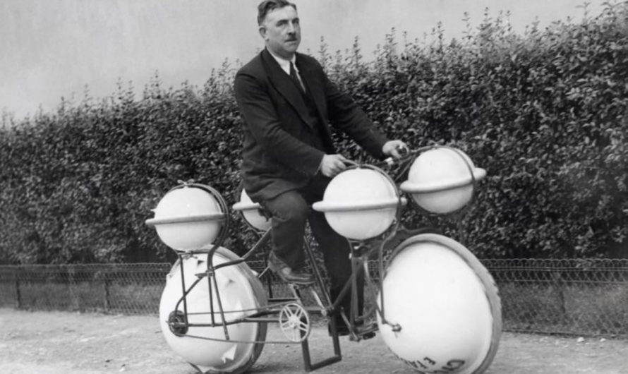 The (Cyclomer)an amphibious bicycle demonstrated in Paris, 1932. The white globes on the racks were actually pontoons that swung down to stabilize the bike in water.